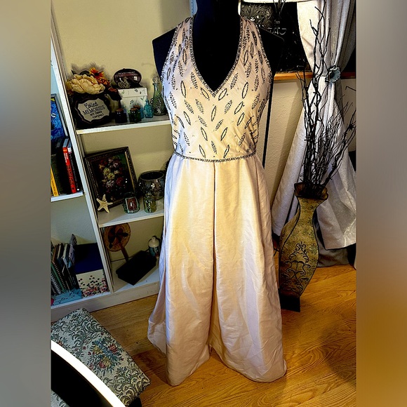 VTG NWT Victoria Royal Ltd Pink Delicately Beaded 100% Silk Ball Gown Opera - Picture 1 of 14